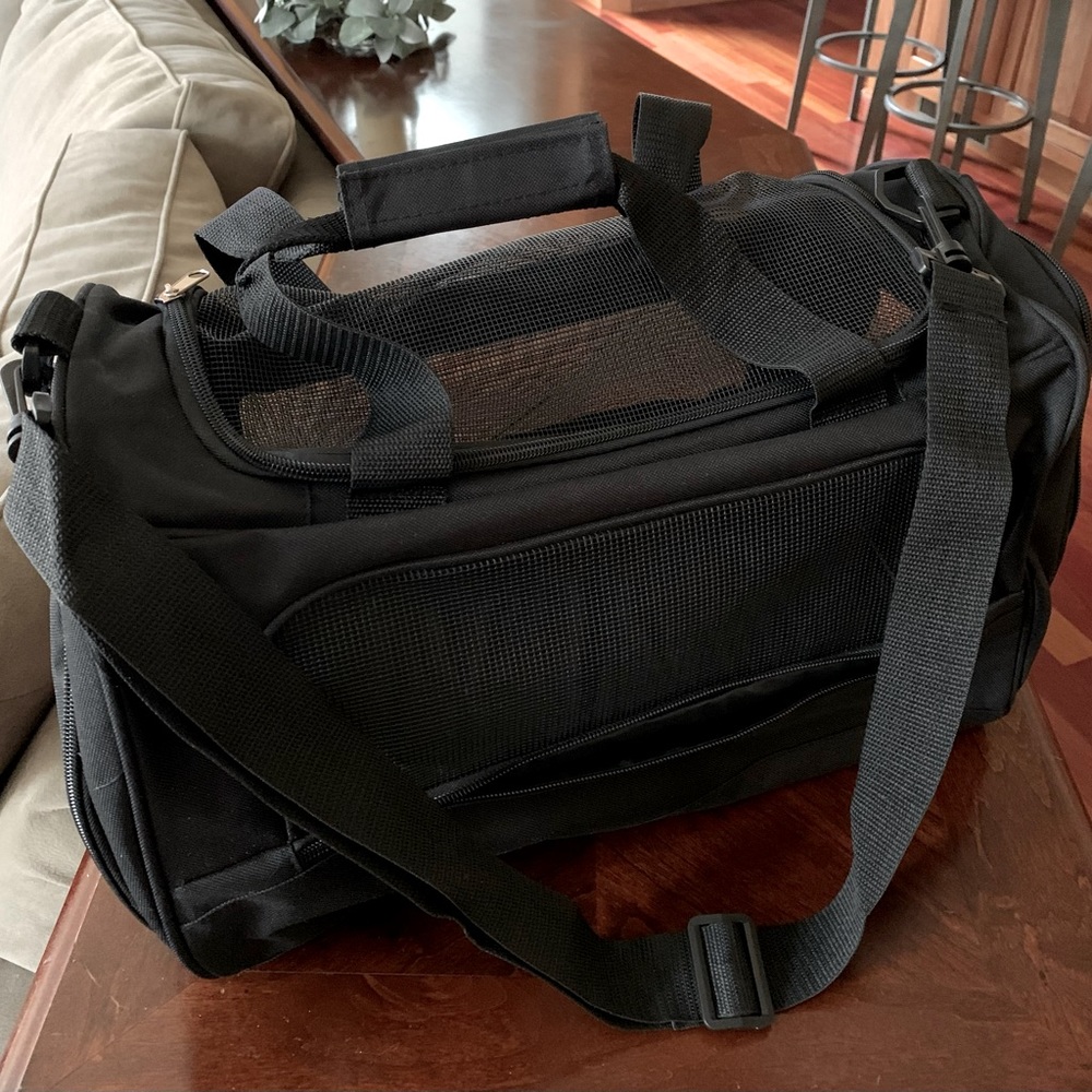 NWOT PET CARRIER! 🐶🐾😻